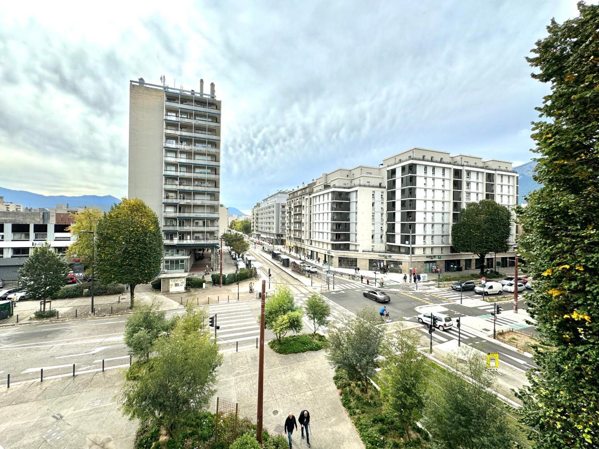 Le City Centre-Ville Trams Grenoble Bagian luar foto